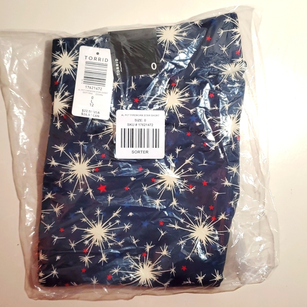 ❤️NWT TORRID 9" BIKE SHORT - 9" BERMUDA FIREWORKS AMERICANA - PLUS SIZE - Picture 5 of 11